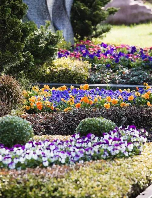Das Grab im Lauf der Jahreszeiten