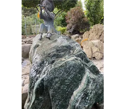 Quellstein mit Pumpensystem  Quellstein mit Pumpensystem