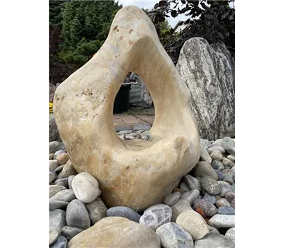 Quellstein mit Pumpensystem  Quellstein mit Pumpensystem