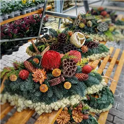 Grabgestecke aus eigener Produktion