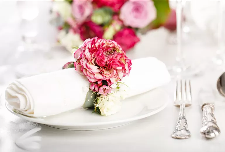 Floristischer Serviettenschmuck